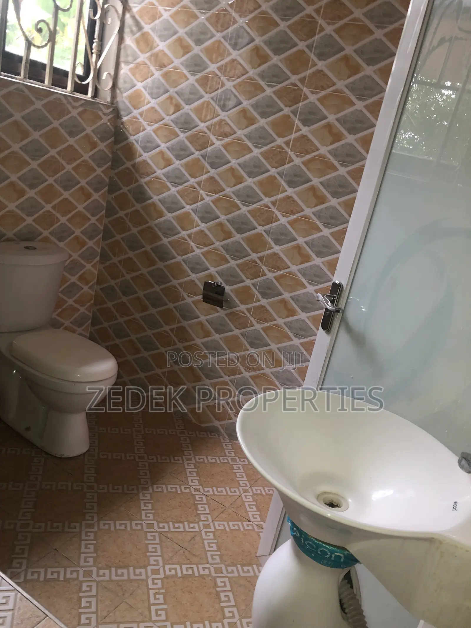 3bdrm Apartment in Kwabenya, Ashomang Estate for rent
