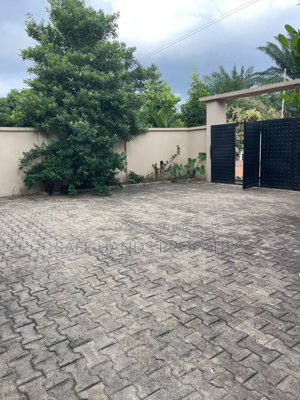 3bdrm House in Ashaley Botwe, Accra Metropolitan for sale