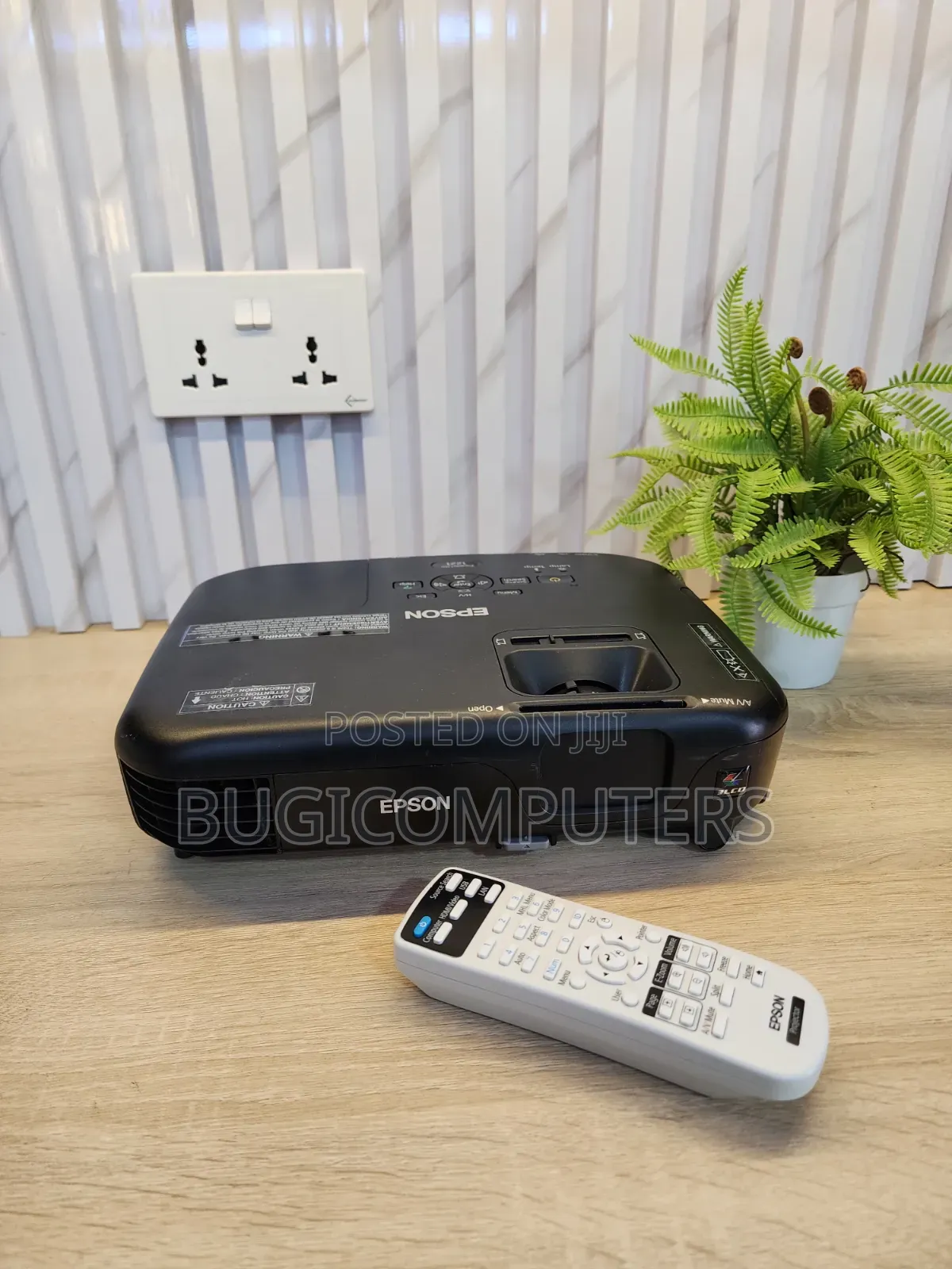 ​Epson PowerLite 1221 HD Projector