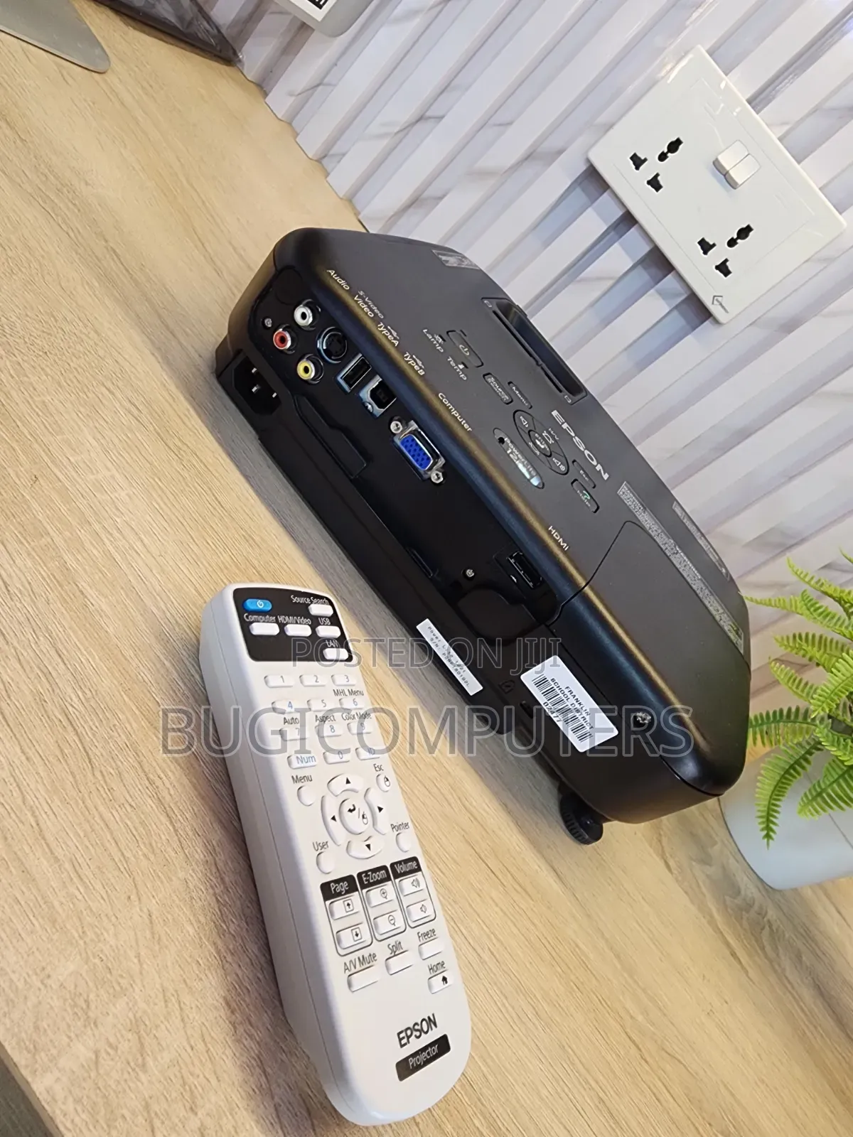 ​Epson PowerLite 1221 HD Projector
