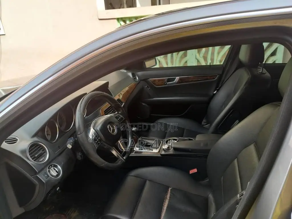 Mercedes-Benz C250 2014 Brown