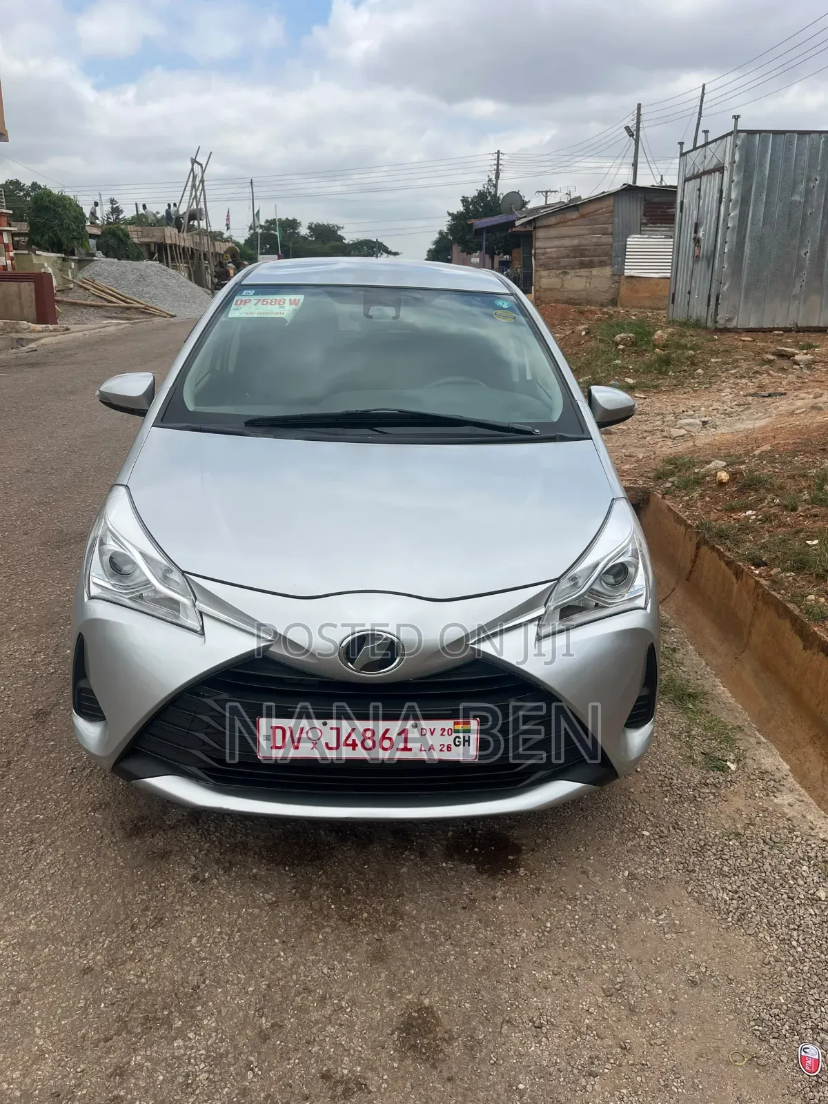 Toyota Vitz 2017 Silver