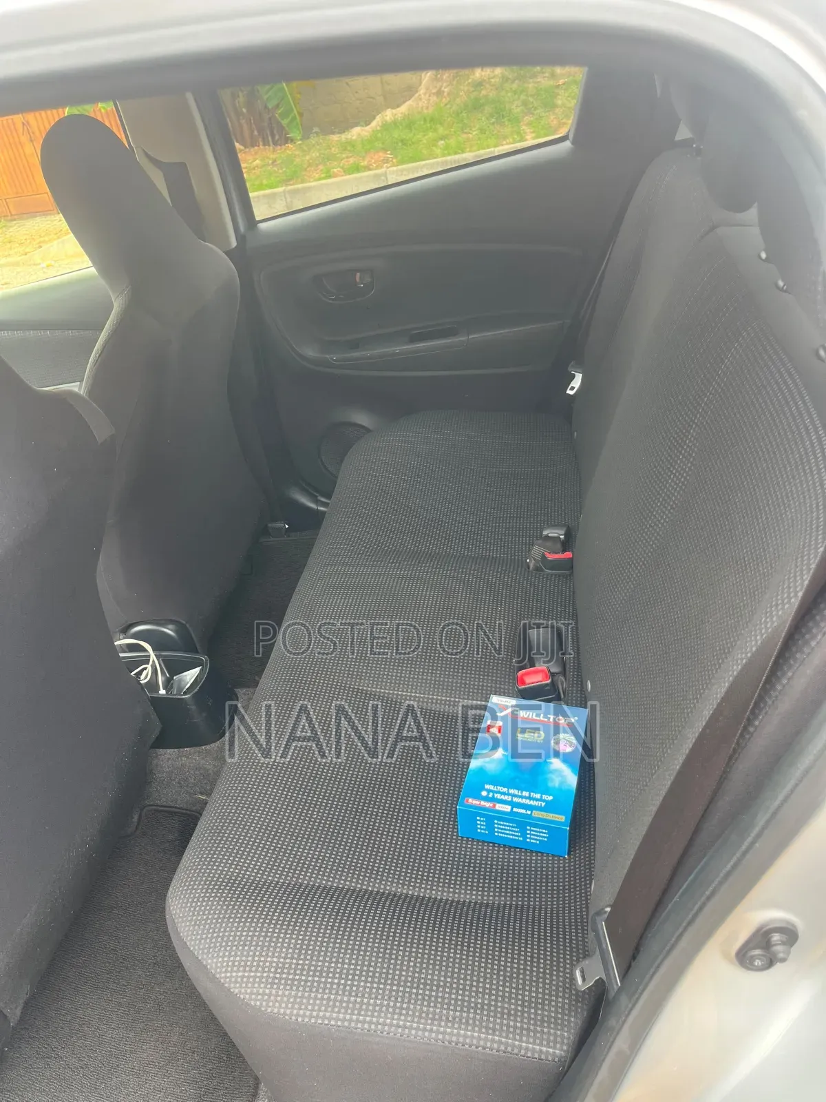 Toyota Vitz 2017 Silver