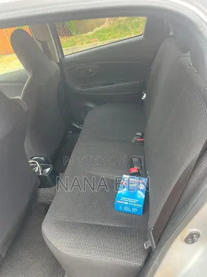 Toyota Vitz 2017 Silver