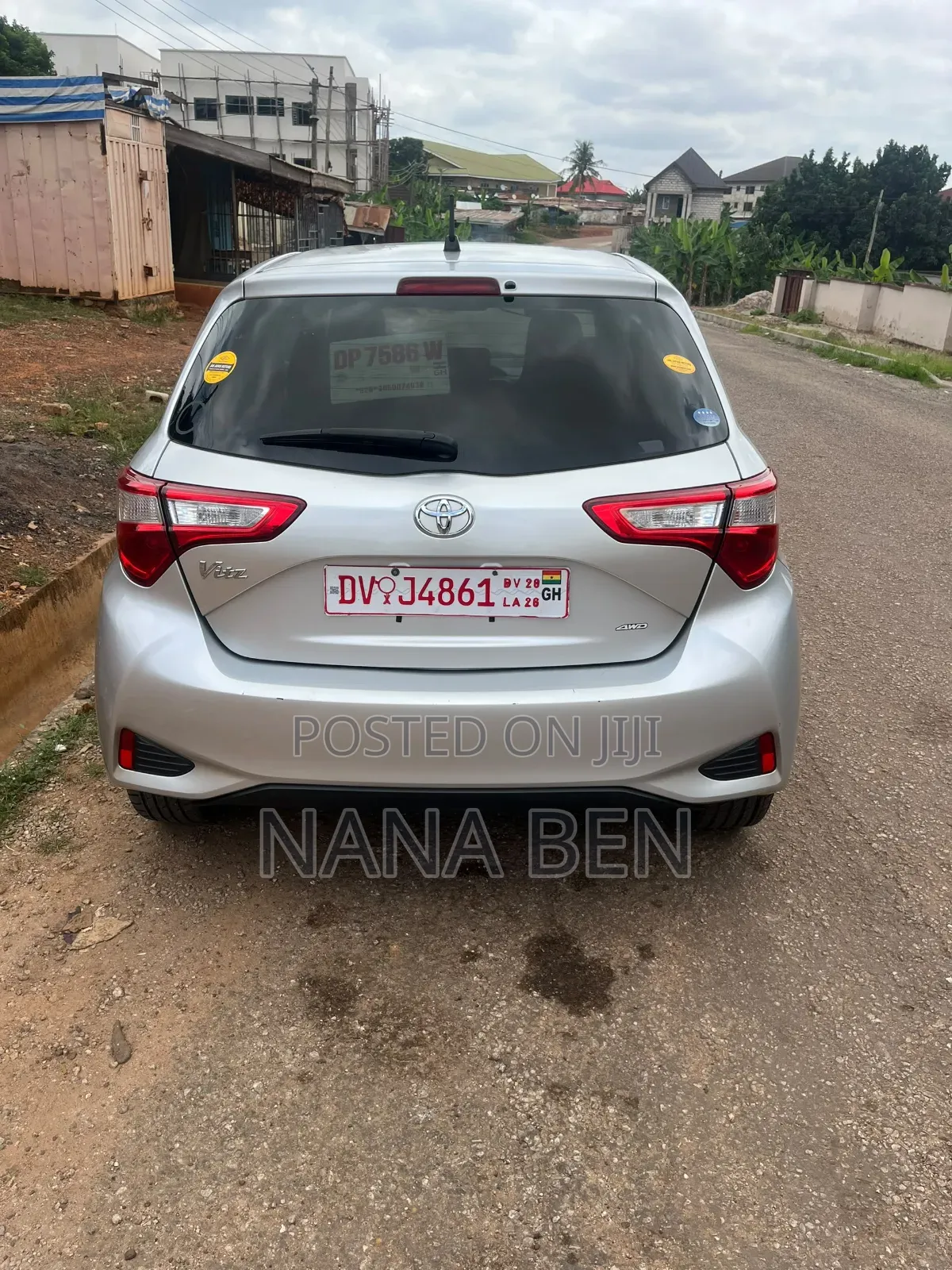 Toyota Vitz 2017 Silver