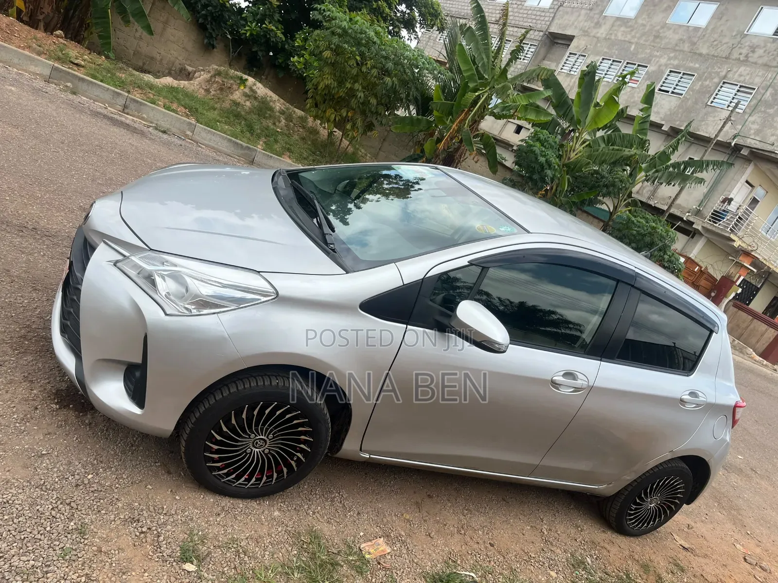 Toyota Vitz 2017 Silver