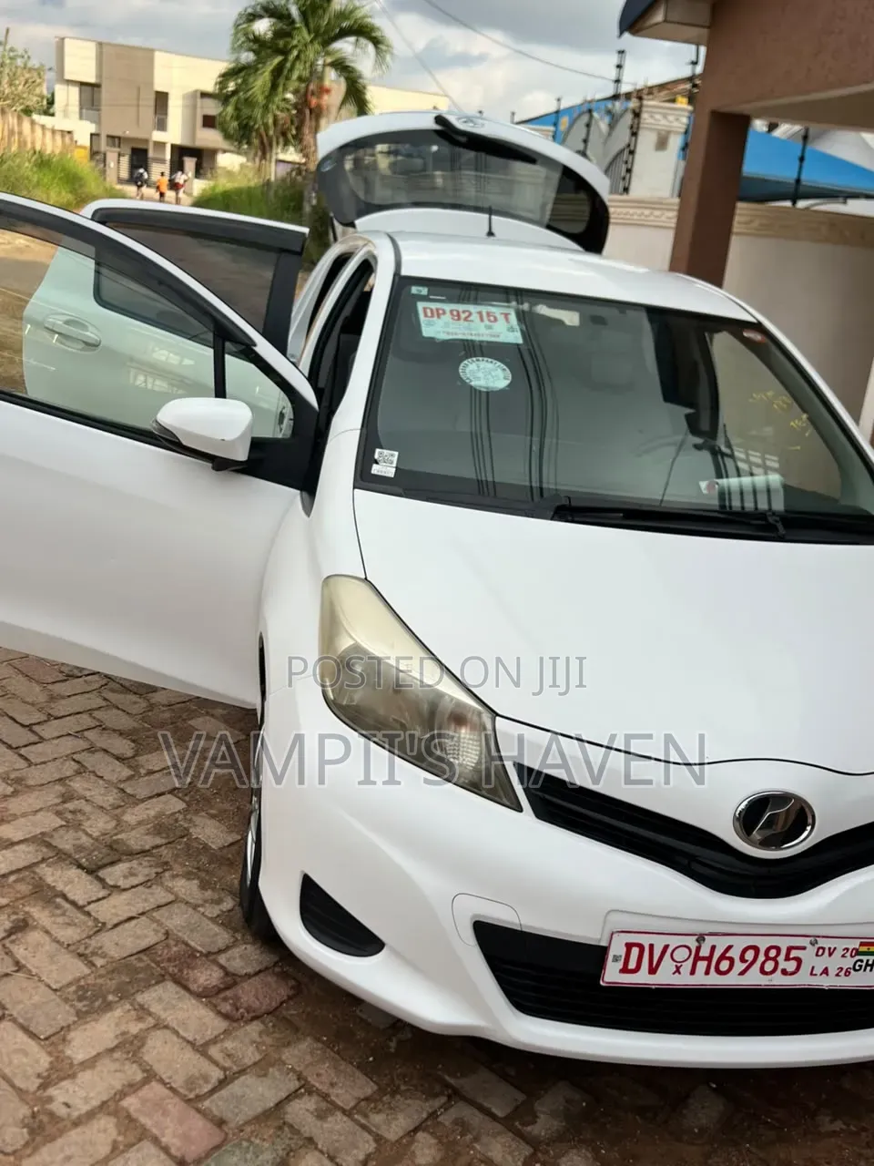 Toyota Vitz 2013 White