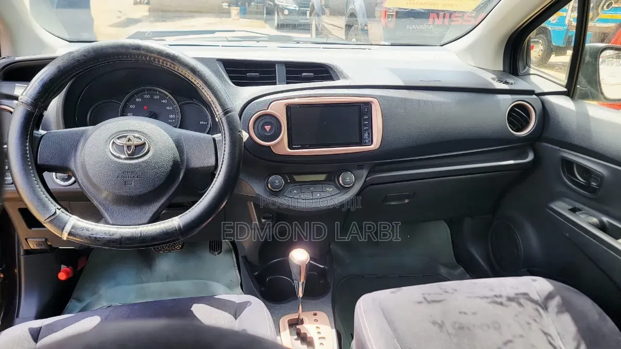 Toyota Vitz 2012