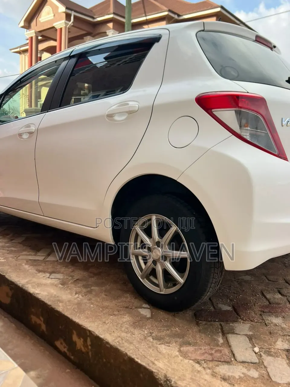 Toyota Vitz 2013 White