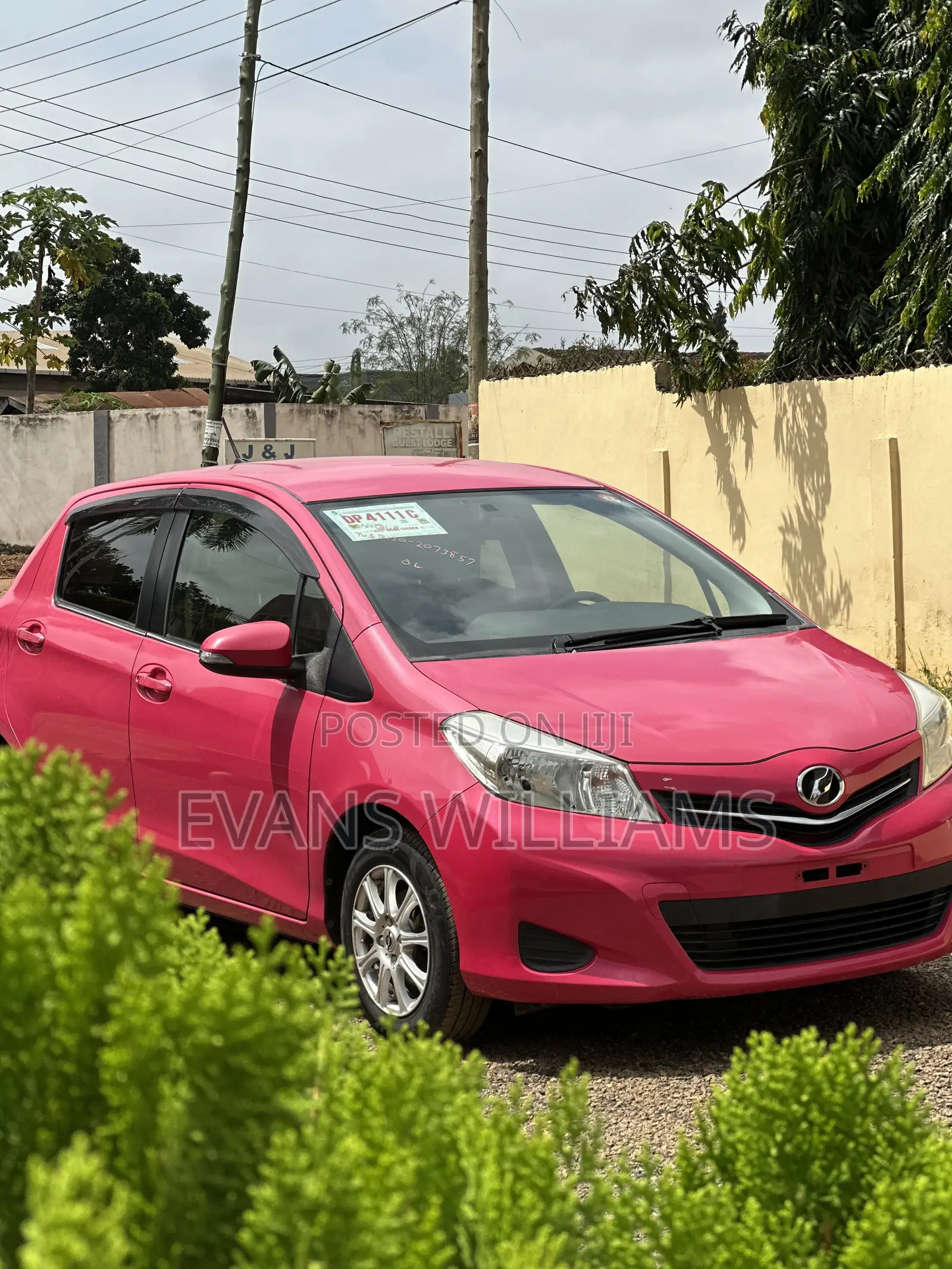 Toyota Vitz 1.3 FWD 5dr 2012 Pink