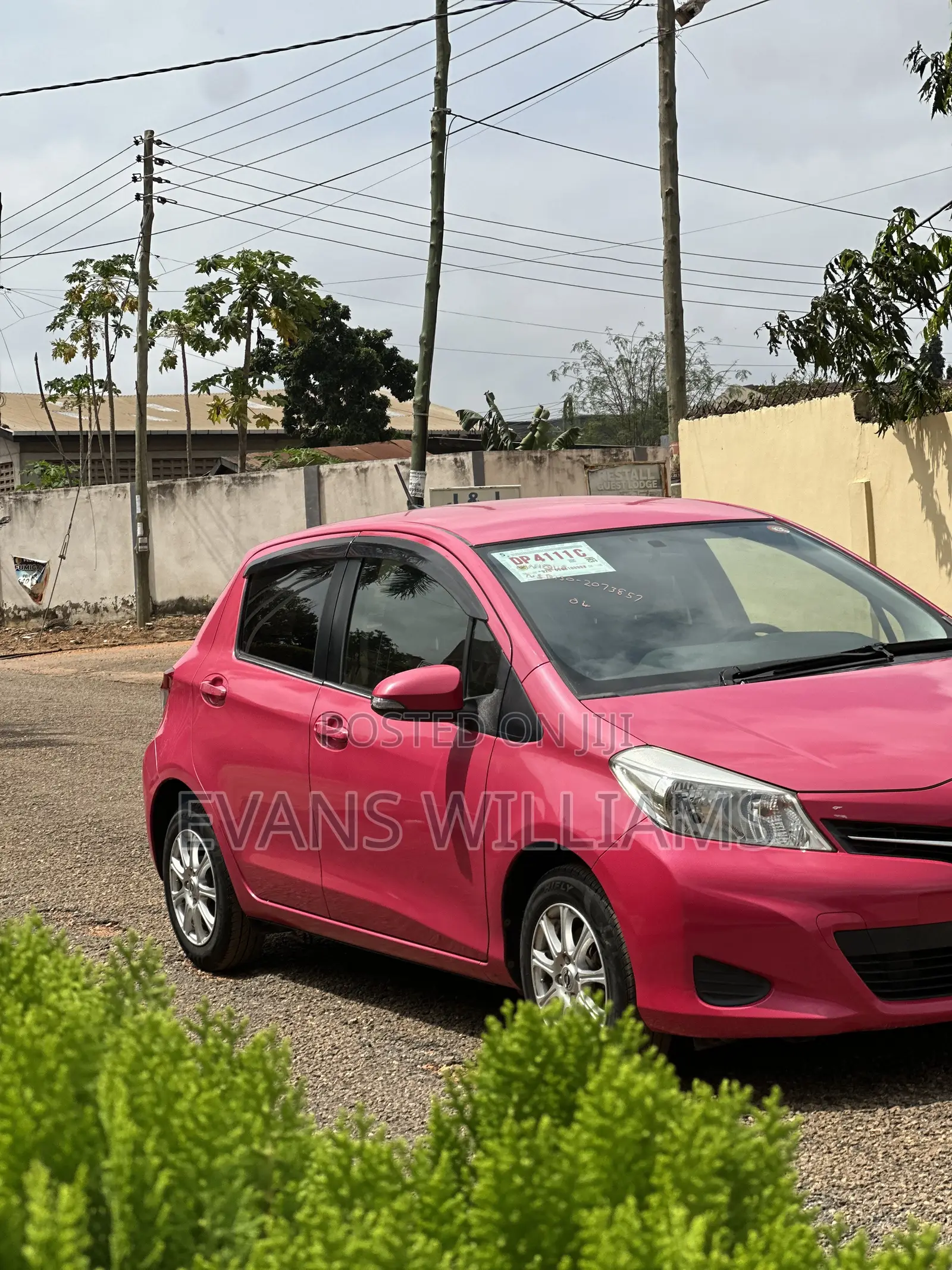 Toyota Vitz 1.3 FWD 5dr 2012 Pink