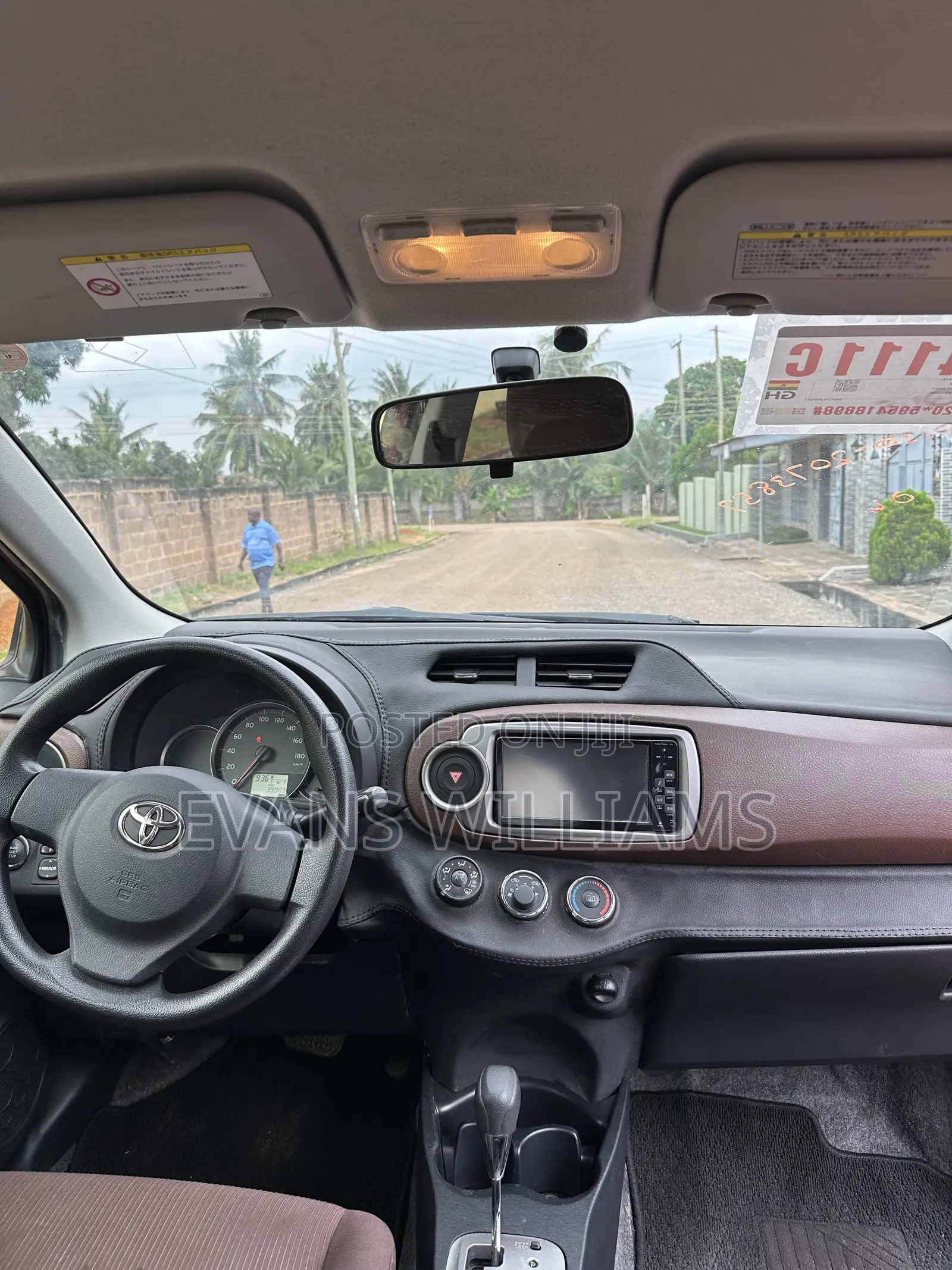 Toyota Vitz 1.3 FWD 5dr 2012 Pink