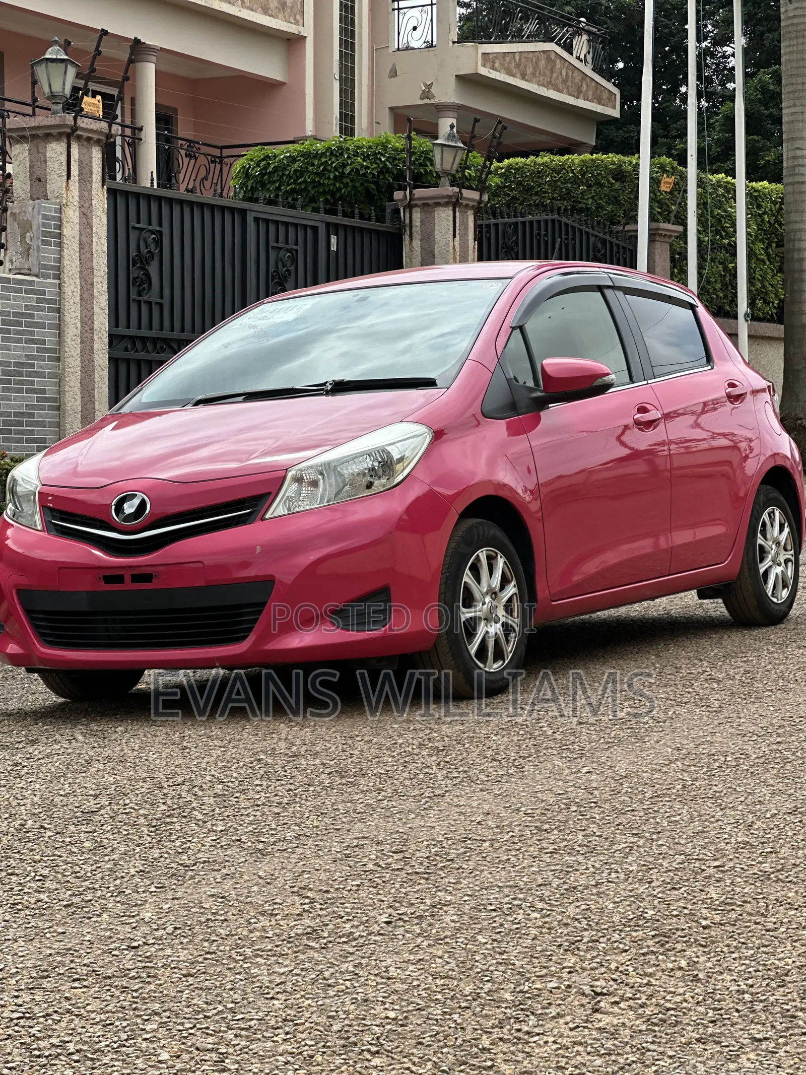 Toyota Vitz 1.3 FWD 5dr 2012 Pink