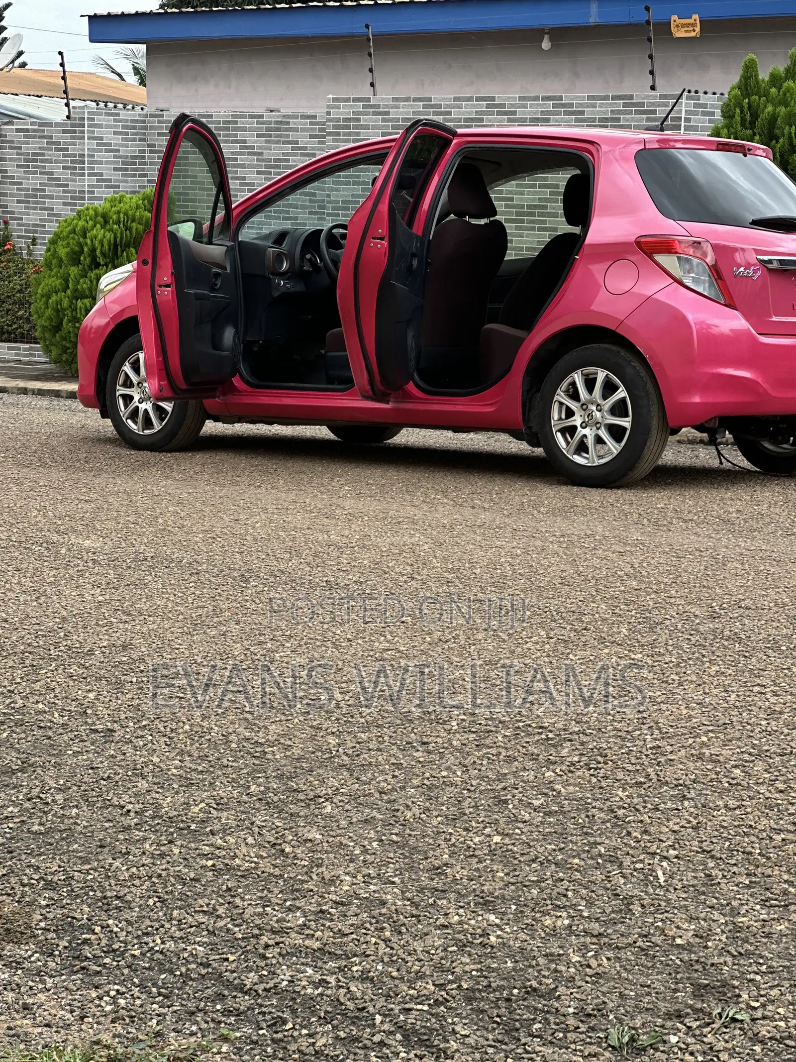 Toyota Vitz 1.3 FWD 5dr 2012 Pink