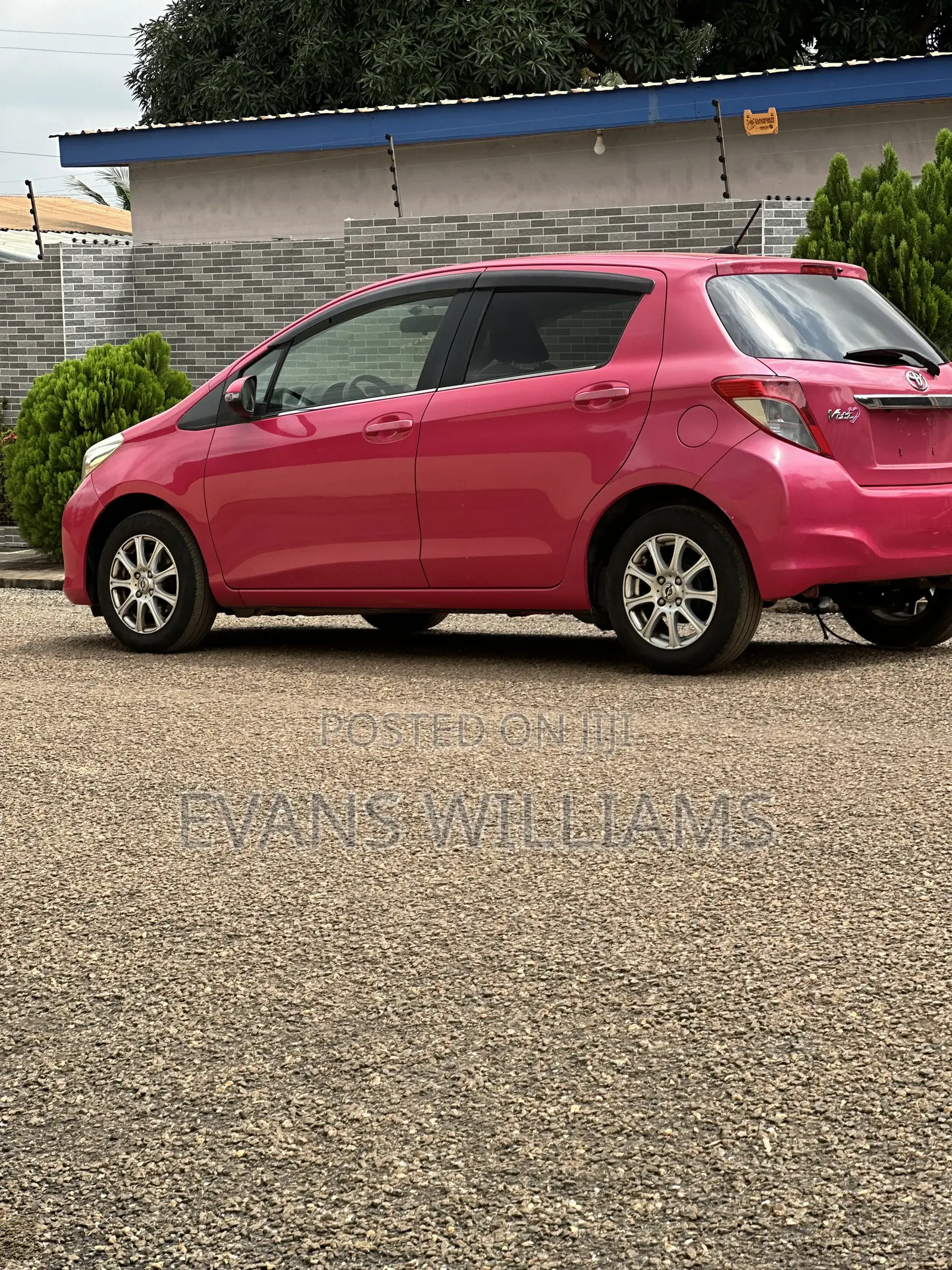 Toyota Vitz 1.3 FWD 5dr 2012 Pink