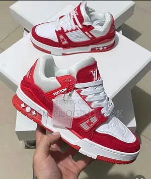 Suoer Quality Luiz Vuitton Brand Sneakers Available