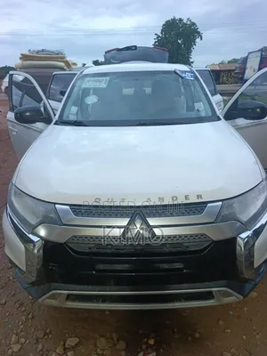 Mitsubishi Outlander SEL FWD 2019 White
