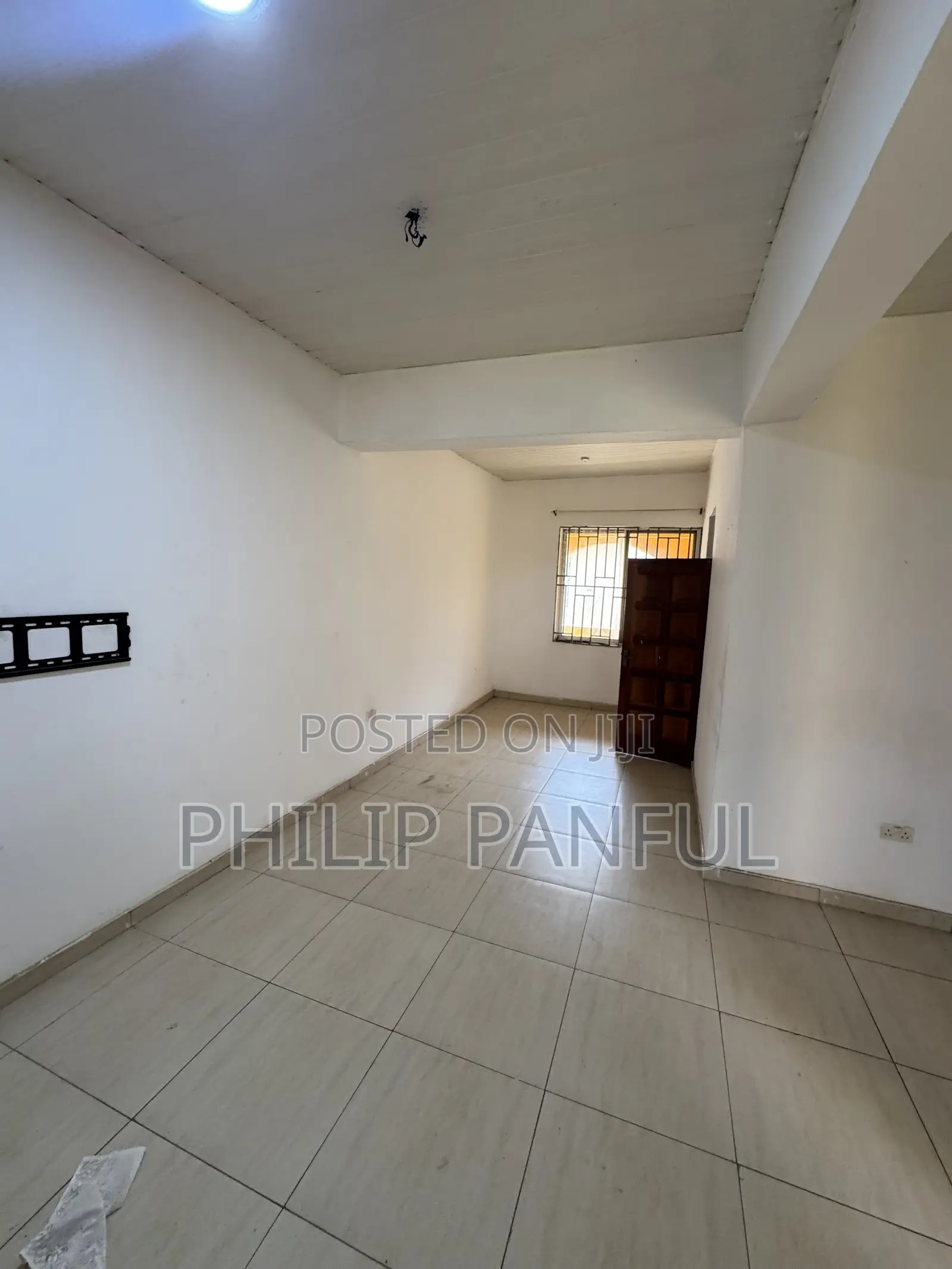 8bdrm House in Sakumono for sale