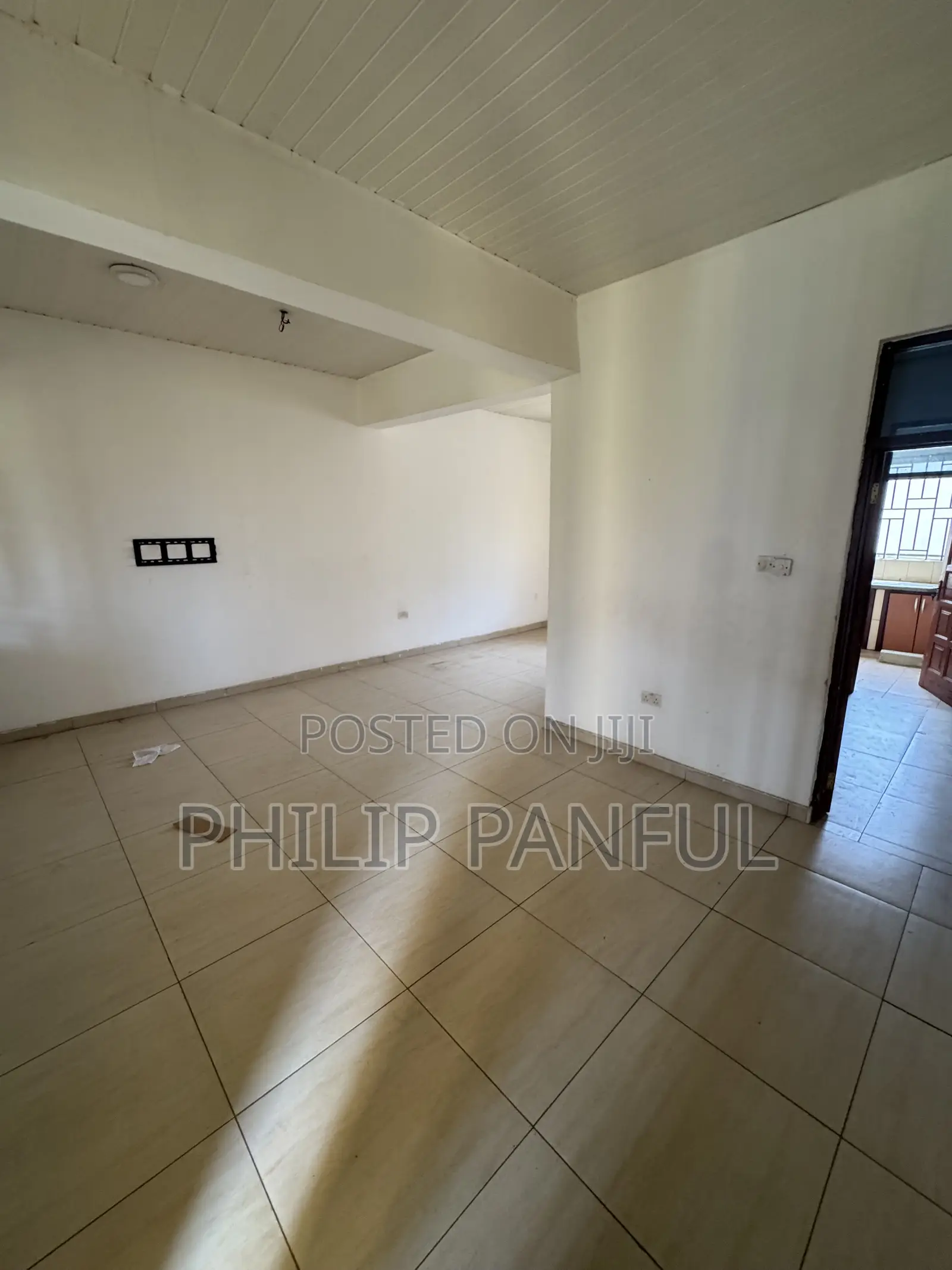 8bdrm House in Sakumono for sale