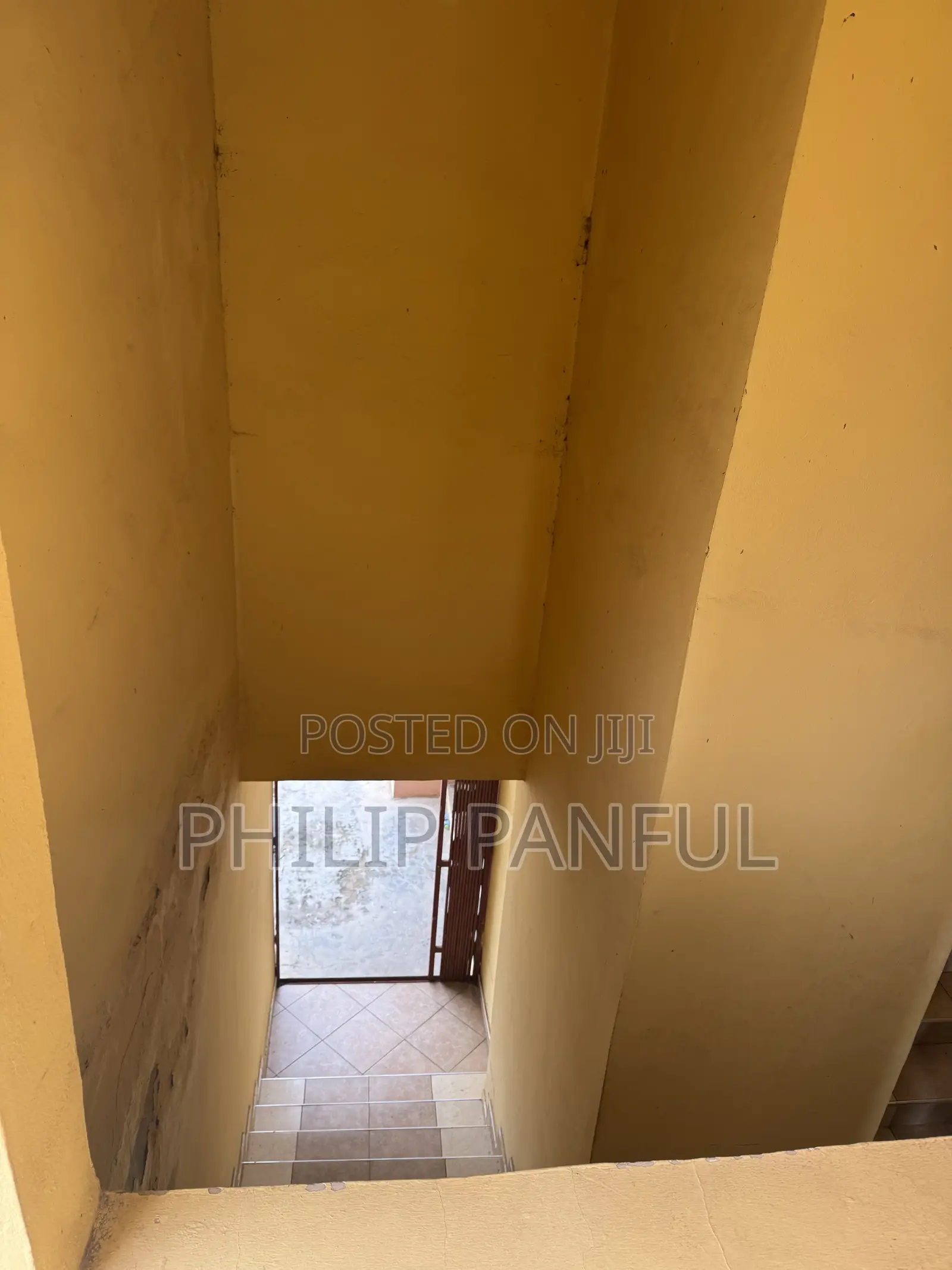 8bdrm House in Sakumono for sale