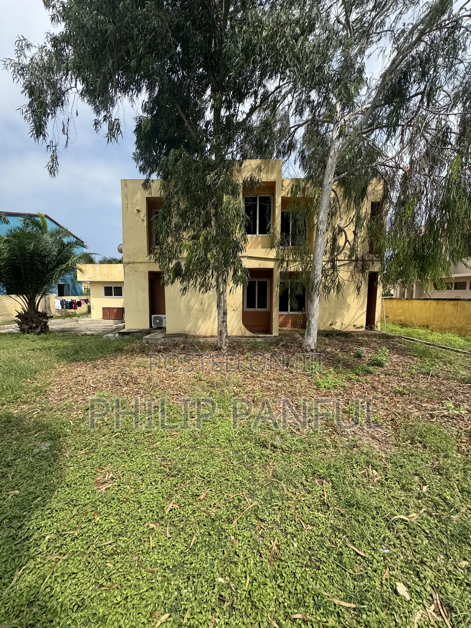 8bdrm House in Sakumono for sale