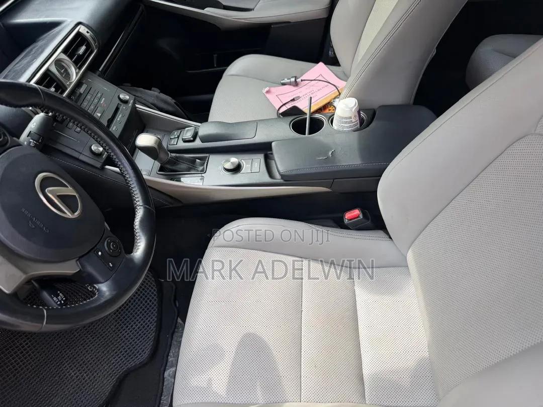 Lexus IS 2016 Silver