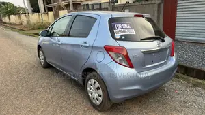 Toyota Vitz 1.0 FWD 5dr 2013 Blue