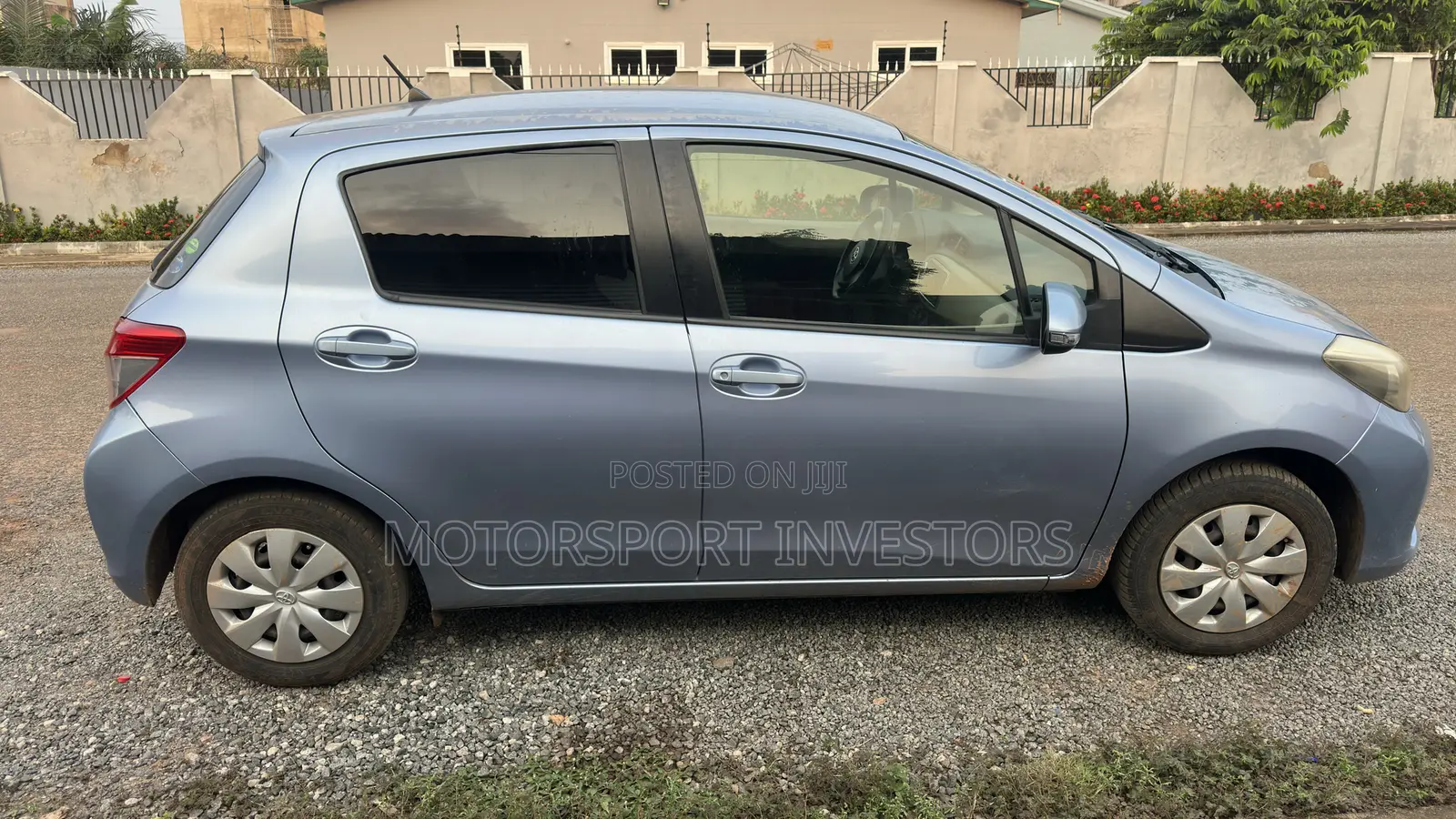 Toyota Vitz 1.0 FWD 5dr 2013 Blue