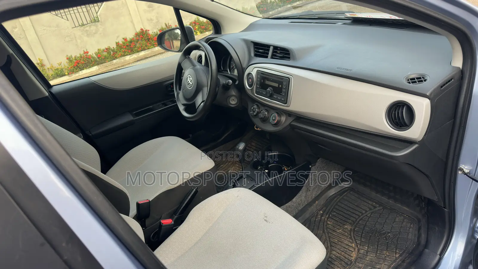 Toyota Vitz 1.0 FWD 5dr 2013 Blue