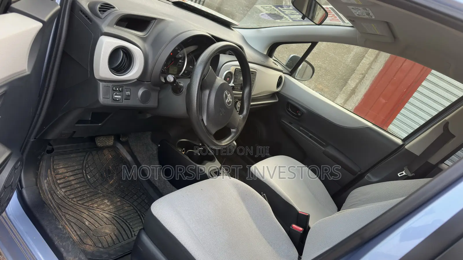 Toyota Vitz 1.0 FWD 5dr 2013 Blue