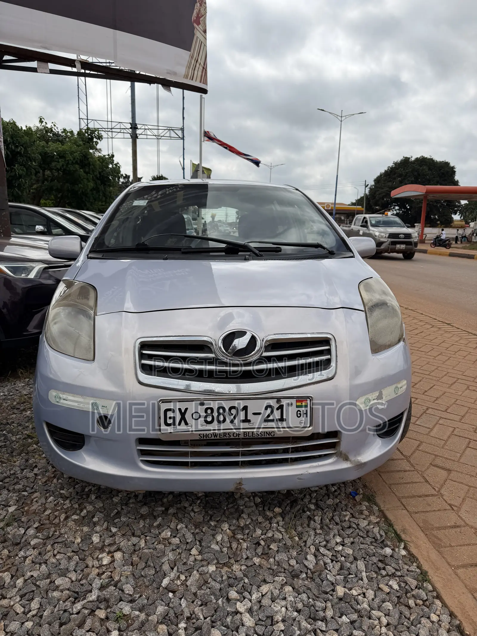 Toyota Vitz 1.5 FWD 3dr 2010 Silver