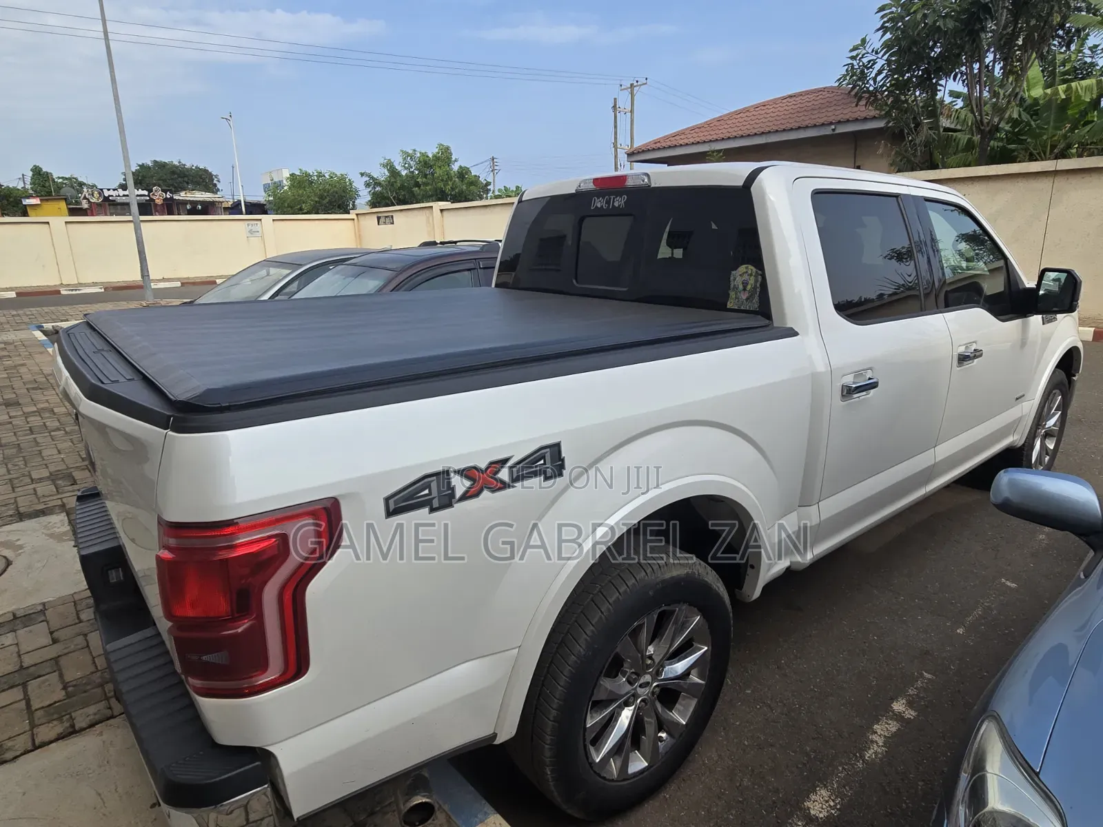 Ford F-150 Lariat 4x4 SuperCrew Cab Styleside 5.5 ft. box 145 in. WB