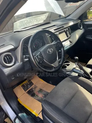 Toyota RAV4 XLE 4dr SUV (2.5L 4cyl 6A) 2018 Silver
