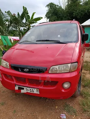 Hyundai Starex 2004 Red