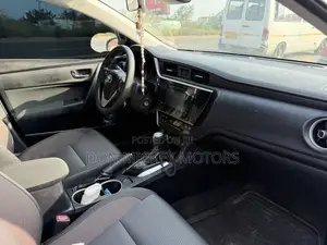 Toyota Corolla LE Eco (1.8L 4cyl 2A) 2018 Green
