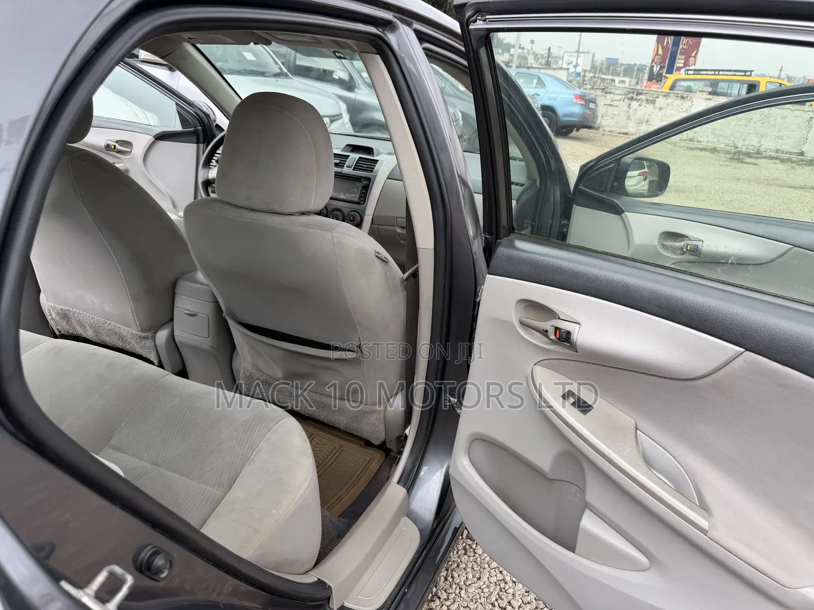 Toyota Corolla LE 4dr Sedan (1.8L 4cyl 4A) 2013 Gray