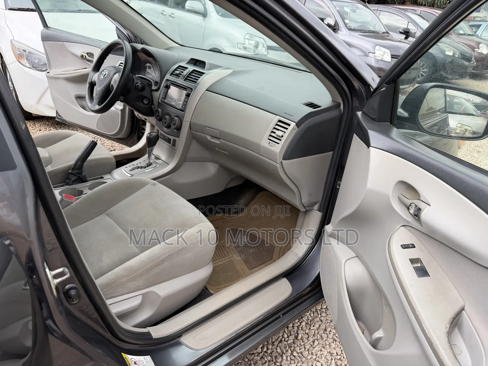 Toyota Corolla LE 4dr Sedan (1.8L 4cyl 4A) 2013 Gray