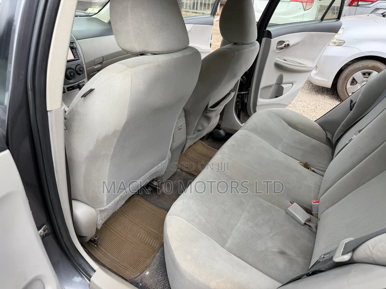 Toyota Corolla LE 4dr Sedan (1.8L 4cyl 4A) 2013 Gray