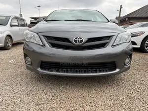 Toyota Corolla LE 4dr Sedan (1.8L 4cyl 4A) 2013 Gray