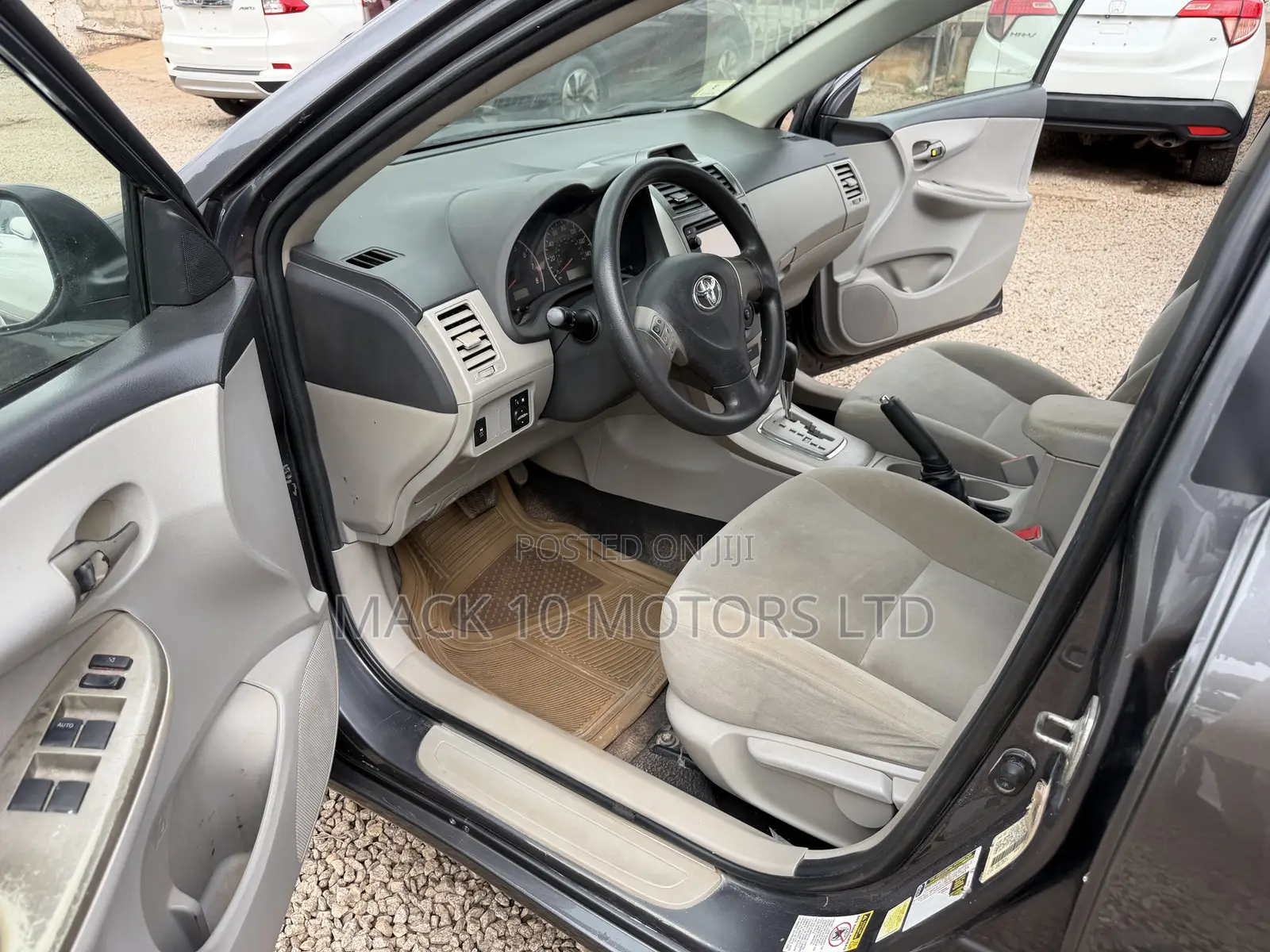 Toyota Corolla LE 4dr Sedan (1.8L 4cyl 4A) 2013 Gray