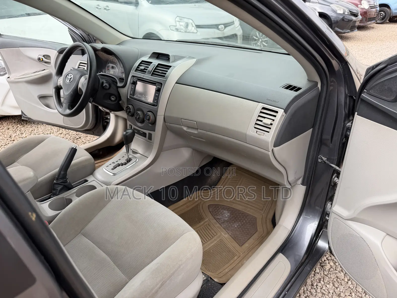 Toyota Corolla LE 4dr Sedan (1.8L 4cyl 4A) 2013 Gray