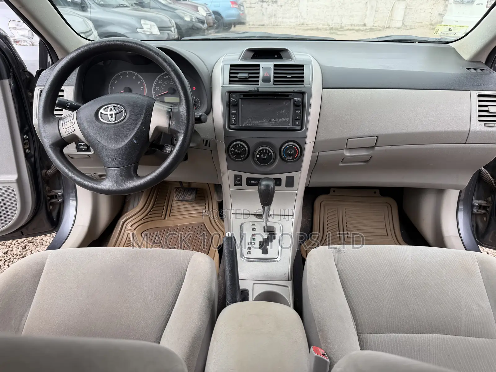 Toyota Corolla LE 4dr Sedan (1.8L 4cyl 4A) 2013 Gray