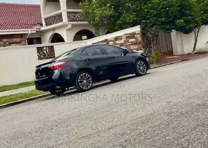 Toyota Corolla SE Special Edition 4dr Sedan (1.8L 4cyl CVT) 2017 Red