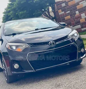 Toyota Corolla SE Special Edition 4dr Sedan (1.8L 4cyl CVT) 2017 Red