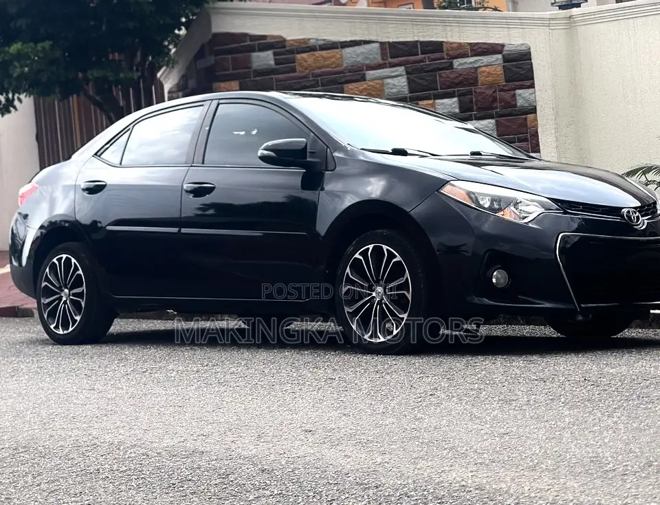 Toyota Corolla SE Special Edition 4dr Sedan (1.8L 4cyl CVT) 2017 Red