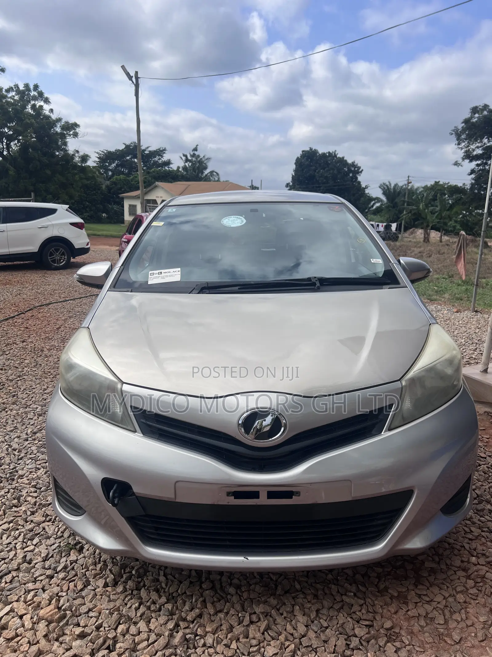 Toyota Vitz 1.3 AWD 5dr 2013 Beige