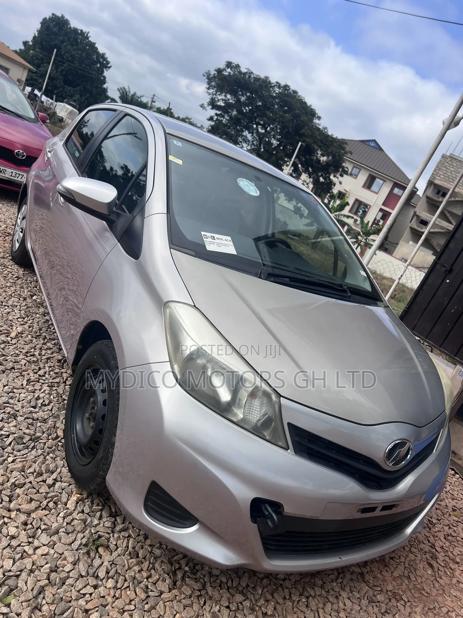 Toyota Vitz 1.3 AWD 5dr 2013 Beige