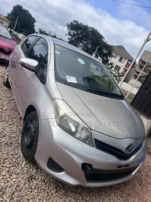 Toyota Vitz 1.3 AWD 5dr 2013 Beige