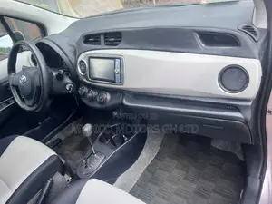 Toyota Vitz 1.3 AWD 5dr 2013 Beige