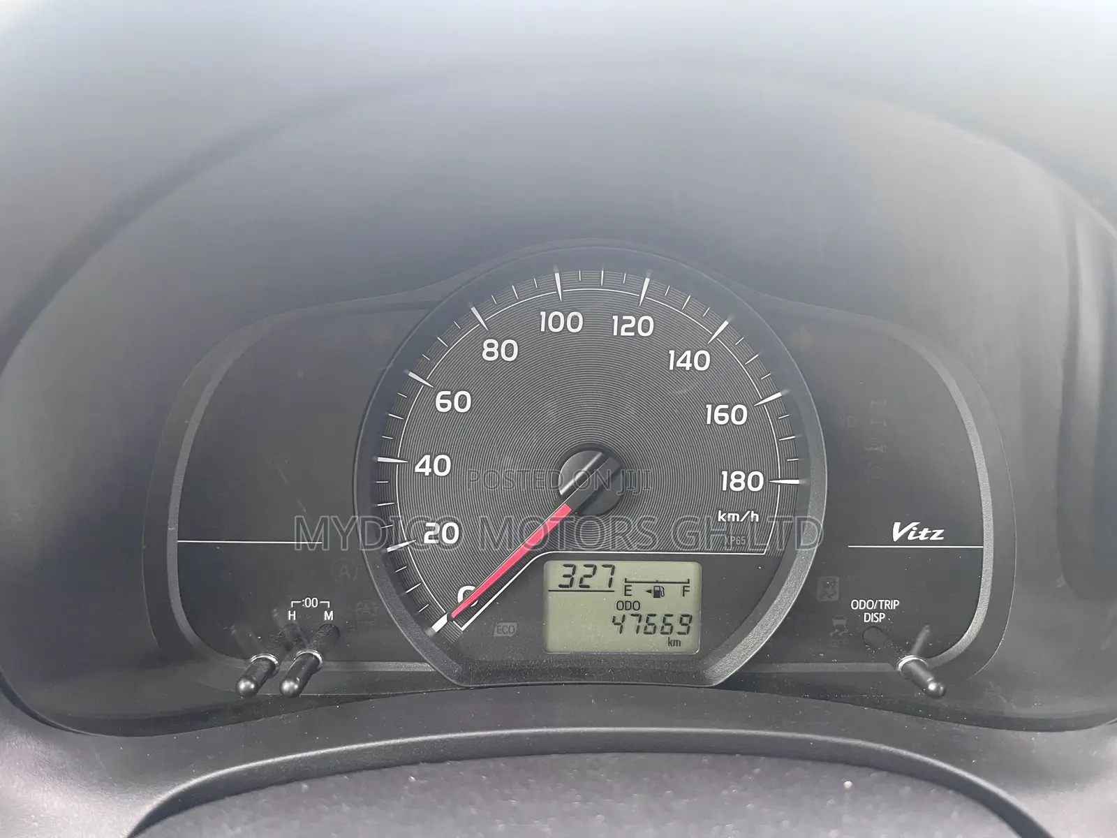 Toyota Vitz 1.3 AWD 5dr 2013 Beige